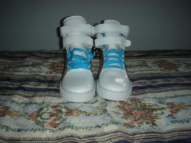 Se venden zapatillas supra!