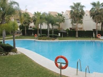 Adosado con 4 dormitorios se vende en Marbella, Costa del Sol