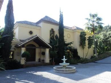 Chalet con 6 dormitorios se vende en Marbella, Costa del Sol