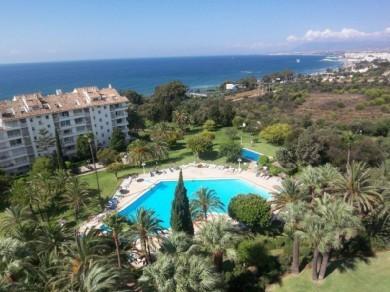 Apartamento con 2 dormitorios se vende en Marbella, Costa del Sol