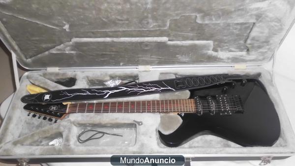 Guitarra AXL + Amplificador pequeño multiefectos + Cables + 5 puas