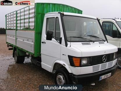 MERCEDES VARIO 410 D. con caja abierta.