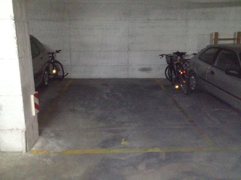 Plaza parking 14m2 para coche y moto zona químics
