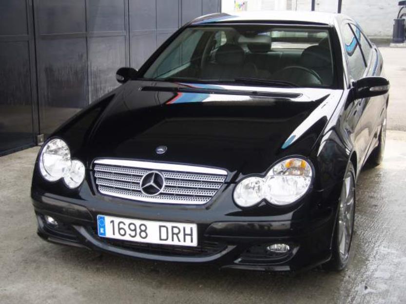 2005 Mercedes-Benz C 200 cdi sport coupe negro
