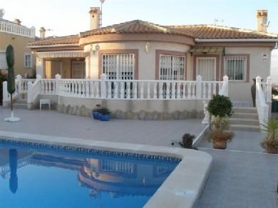 Chalet con 3 dormitorios se vende en Benimar