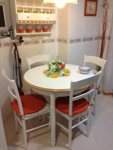 Mesa de Cocina extensible con 4 sillas Nuevas!!