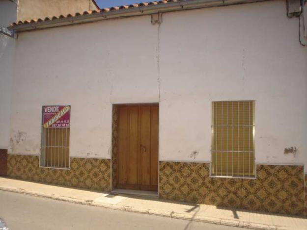 Casa en Belmez de 170 m2 y patio por 60.000 euros.