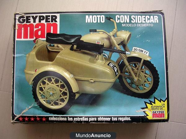 Moto geyperman con sidecar. Modelo del desierto