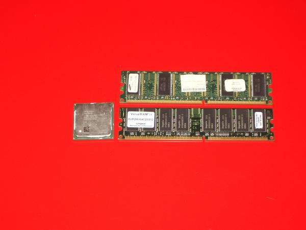 Proncesador pentium 4 y módulo de memoria ram ddr