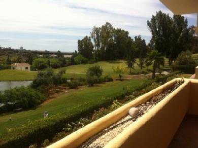 Apartamento con 3 dormitorios se vende en Marbella, Costa del Sol