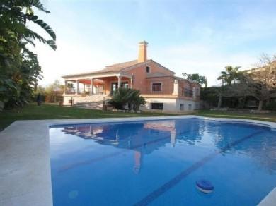 Chalet con 5 dormitorios se vende en Estepona, Costa del Sol