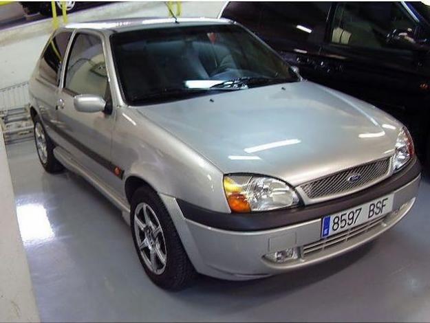 Comprar coche Ford Fiesta 1.8 Tddi Trend '02 en Madrid