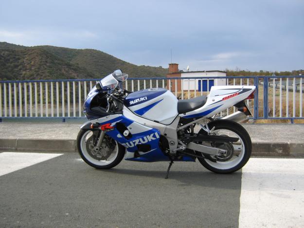 SE VENDE SUZUKI GSXR 600 2002