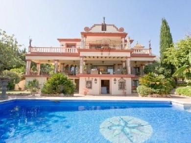 Chalet con 7 dormitorios se vende en Marbella, Costa del Sol