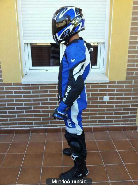 Conjunto motorista (casco, botas y mono)