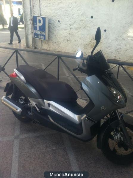 Yamaha X-MAX  250i GRIS/NEGRO