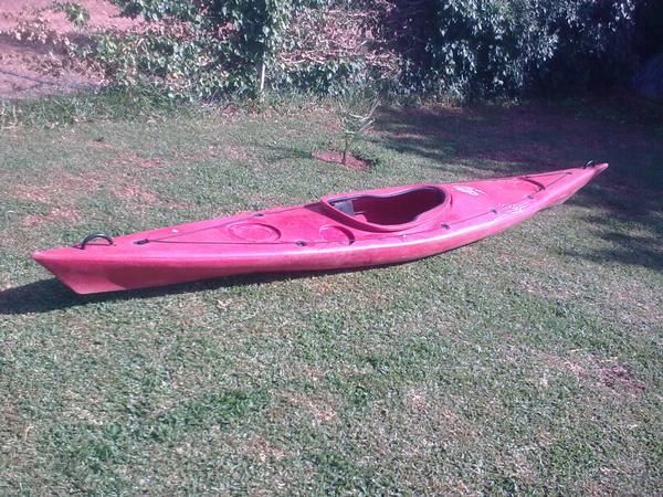 Vendo Kayak , incluyo cubrebañeras