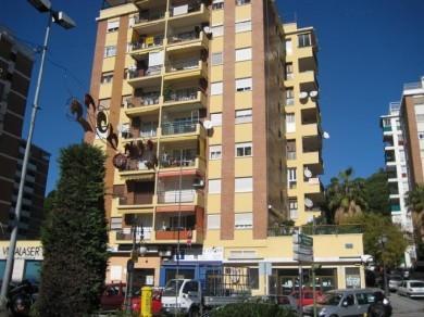 Apartamento con 3 dormitorios se vende en Marbella, Costa del Sol