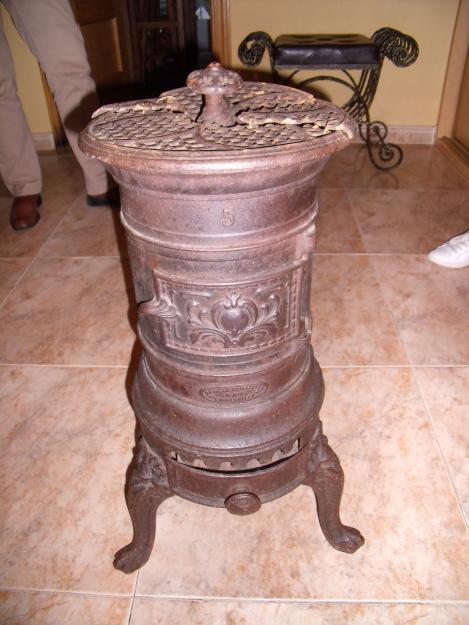 Bonita estufa antigua de hierro