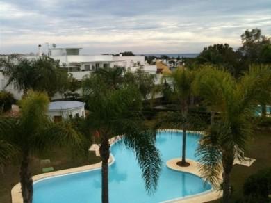 Apartamento con 2 dormitorios se vende en Marbella, Costa del Sol