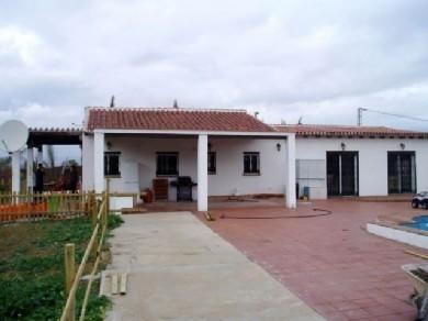 Chalet con 5 dormitorios se vende en Alhaurin el Grande