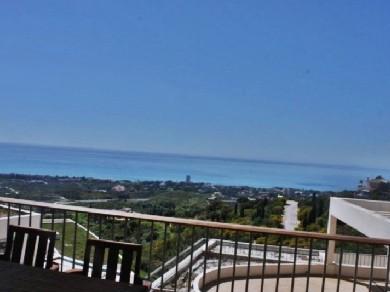 Apartamento con 3 dormitorios se vende en Marbella, Costa del Sol