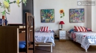 Rooms available - Great 6-bedroom apartment in lively Quatre Carreres - mejor precio | unprecio.es