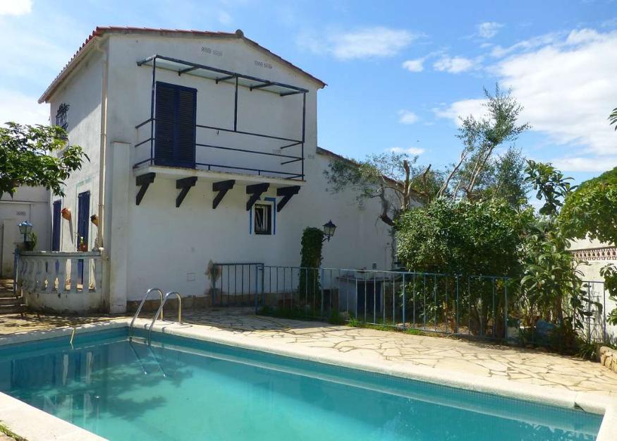 ¡Muy buena ocasion! Casa con piscina privada C402