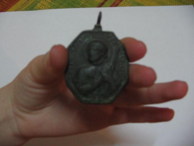 Medallon religioso antiguo