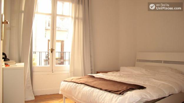 Rooms available - Central 6-bedroom apartment to share in lively Malasaña