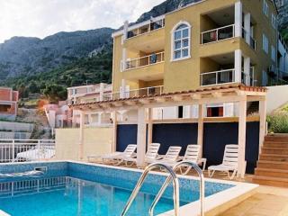 Apartamento : 4/6 personas - piscina - junto al mar - vistas a mar - omis  region split  dalmacia  croacia
