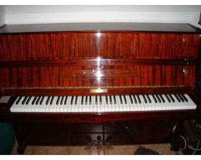 comprar piano marbella, se vende piano de pared en marbella