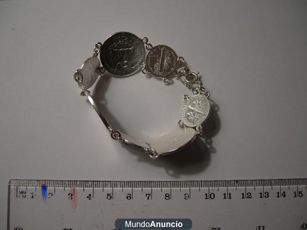 Pulsera de plata con monedas antiguas de plata. Perfecta