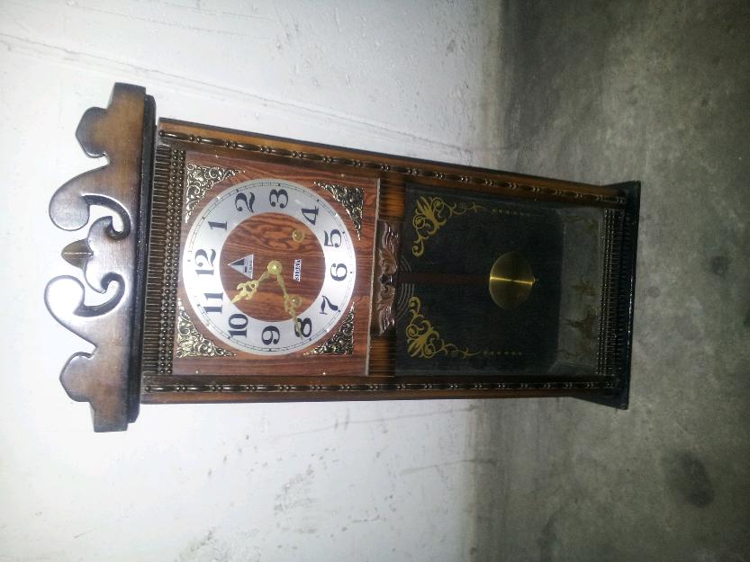 reloj de cuerda de pared