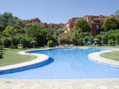 Apartamento con 2 dormitorios se vende en Marbella, Costa del Sol