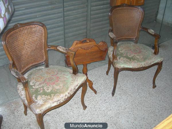 sillas isabelinas muy antiguas en madera tallada