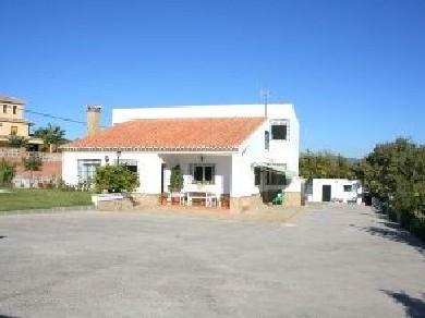 Chalet con 5 dormitorios se vende en Alhaurin el Grande