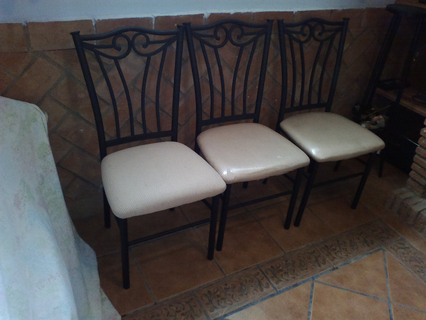 Vendo conjunto de mesa y sillas de hierro forjado
