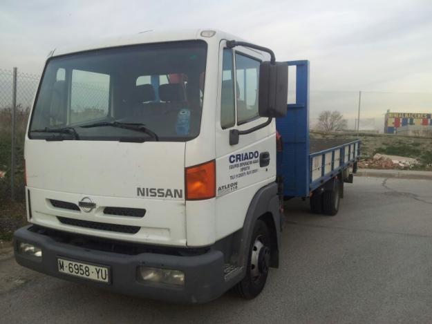 Nissan Atleon 3.500 kg 130cv + grua Palfinger