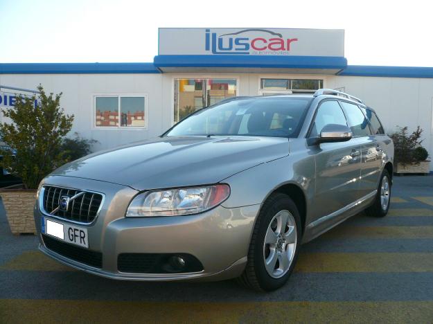 Volvo V70 2.4D Momentum, 13.900€