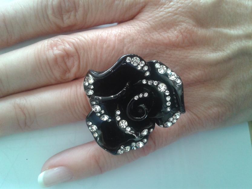 Anillo con forma de flor