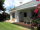 Chalet con 3 dormitorios se vende en Estepona, Costa del Sol - mejor precio | unprecio.es