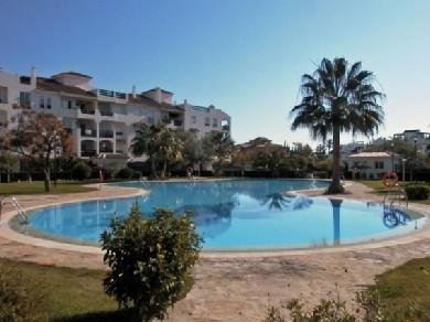 Apartamento con 2 dormitorios se vende en Marbella, Costa del Sol