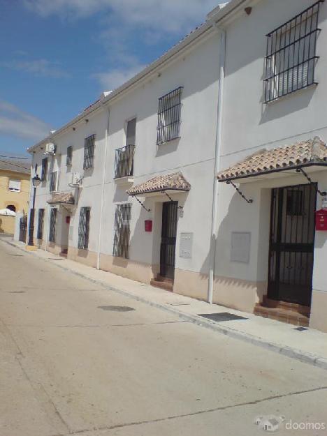 CASA ADOSADA A ESTRENAR