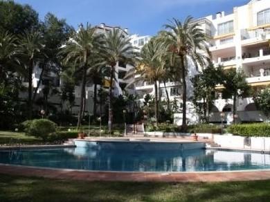 Apartamento con 3 dormitorios se vende en Estepona, Costa del Sol