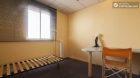 Rooms available - Spacious 4-bedroom apartment in Madrid's Usera district - mejor precio | unprecio.es