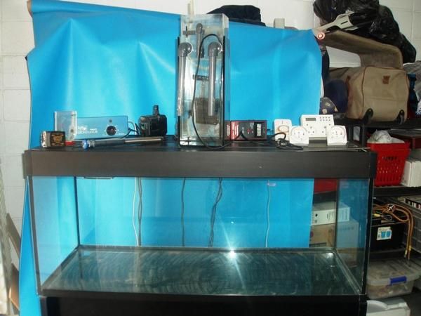 vendo acuario marino completo con mesa