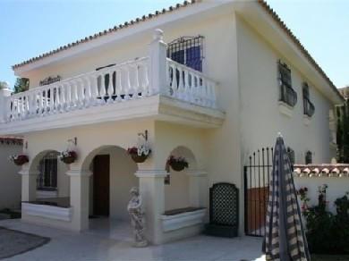Chalet con 7 dormitorios se vende en Marbella, Costa del Sol