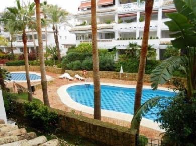 Apartamento con 2 dormitorios se vende en Marbella, Costa del Sol