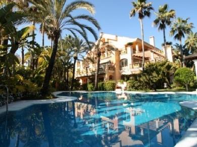 Apartamento con 7 dormitorios se vende en Marbella, Costa del Sol